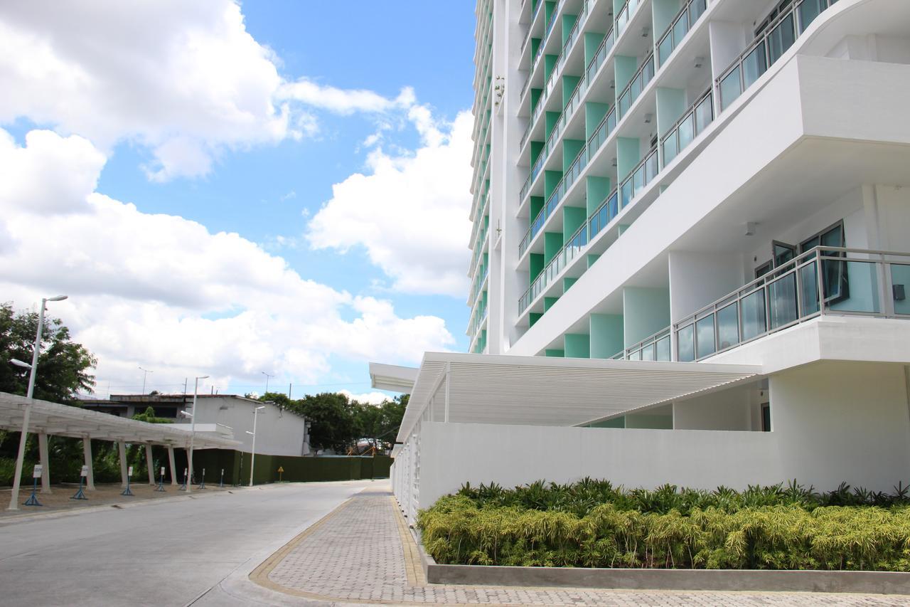 Azure Tropical Paradise Manila Exterior foto